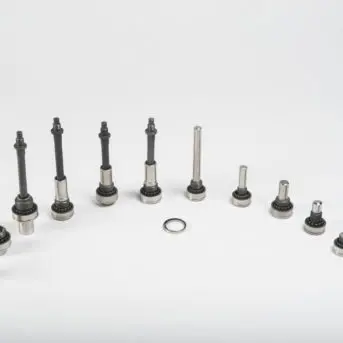 Moeller Aerospace Click-Loc's Borescope Suite for self-locking plugs